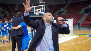 Папазов призова феновете да спестяват по 5 лв. <span class="highlight">на</span> месец за "Левски"