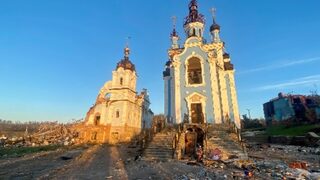 Икони върху сандъци от боеприпаси