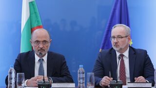 България и Полша ще изпратят обща позиция до Европейската комисия заради ваксините срещу COVID-19