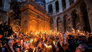 Благодатният огън слезе в катедралата на Божи гроб в Йерусалим