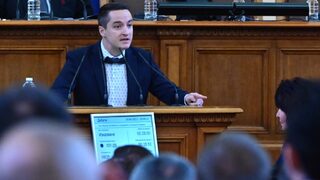 "Нищо лично": БСП нападна бившия си колега Божанков от трибуната