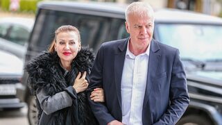 С обувки "Гунди" и пред бизнесмени Сираков представи новото сдружение за "Левски"