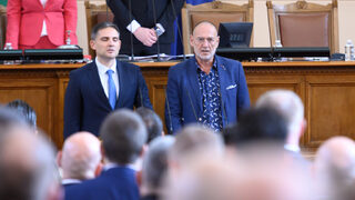 Още двама се заклеха като народни представители