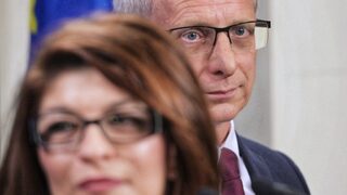 Новата коалиция готви програма на кабинет за 18 месеца, ГЕРБ постави ултиматум