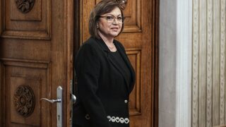 Корнелия Нинова: Те си решават за министри, но да побързат