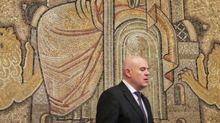 Атентатът не взривява държавността, а само разголва разложената ѝ плът