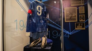 Фотогалерия: "Левски" отбеляза 80 години от рождението на <span class="highlight">Георги</span> <span class="highlight">Аспарухов</span>