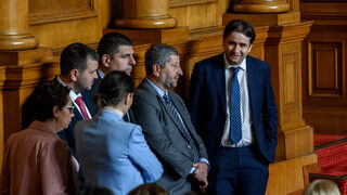 В парламента е внесен проект, който да направи трудовата <span class="highlight">книжка</span> електронна