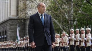 Радев нарече "абсолютни глупости" чистки в службите, оправдани с посолствата