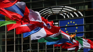 Европарламентът иска компаниите да проверяват за вреди за човешките права или природата