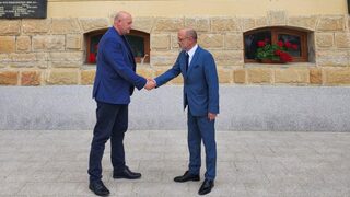 Здравният министър уволни директор, саботирал управляваната от него болница