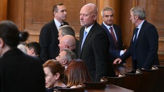За Тагарев е изключително важно България да оказва военна помощ <span class="highlight">на</span> Украйна