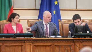 "Продължаваме промяната - Демократична България" поиска по-високи санкции за нарушаване на правилника на парламента