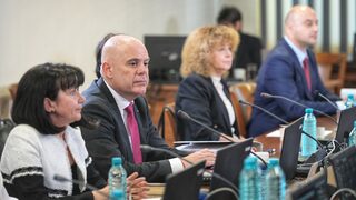 В пленума на съдебния съвет има две процедури по искане за отстраняване на Гешев