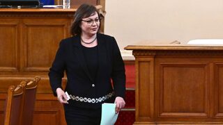 И Нинова разбрала, че Радев работи с кметове за местните избори