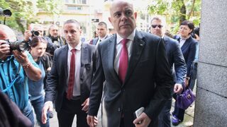 Уволнението на Гешев е горчива победа