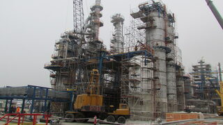 Пожар последва експлозия в най-голямата рафинерия в Румъния