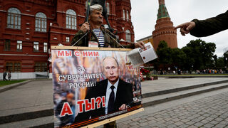 Какво ще стане с Путин и други въпроси за Русия след метежа