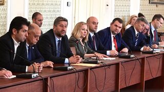 ГЕРБ, "Продължаваме промяната - Демократична България" и ДПС се събраха на разговор за промените в Конституцията