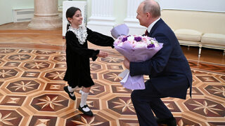 Путин и осемгодишно момиче заедно молиха министър за пари