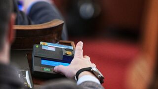 Гласуването за шефове на регулаторите ще започне, въпросът е кой ще участва