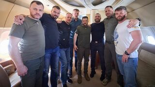 Зеленски се прибра от Турция с командирите от "Азов" и обещания за НАТО и зърно