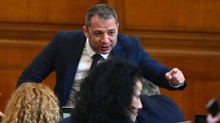 Делян Добрев обяви очаквания за огромни количества <span class="highlight">газ</span> в блок "Хан Аспарух"