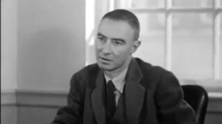 "Унищожителят на светове", пожертван от родината си: кой е Робърт Опенхаймер