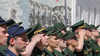 Русия ще увеличи броя на мъжете, подлежащи на задължителна военна <span class="highlight">служба</span>