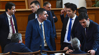 Депутатите решиха МВР да изпрати 100 бронетранспортьора на Украйна