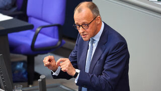 Лидерът на германските дясноцентристи е отворен за работа с крайнодесните на местно ниво