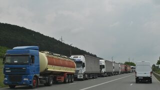 При високи температури ще се спират тировете в областите Търговище, Шумен и Русе