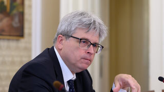 ГЕРБ и "Възраждане" питаха кандидата за шеф на здравната каса за имотни сделки и фирми (допълнена)