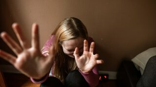 Нова експертиза: Прокуратурата се активизира по случая с обезобразеното момиче след обществената реакция