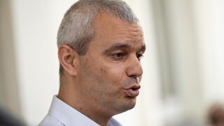 Костадин Костадинов не изключи възможността да съди част от подписалите се за забрана на "Възраждане"