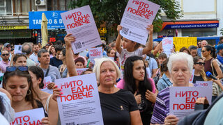 Хиляди в цялата страна се събраха на протести заради обезобразеното момиче в Стара Загора (обновена)