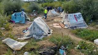 В столичен квартал са премахнати незаконни самоделни палатки на роми