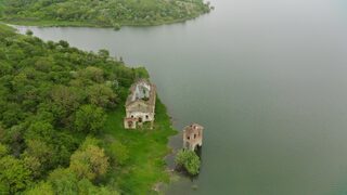"Легенди и романтични очаквания": изложба разказва за потопените села на България