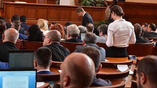 Държавната субсидия формира над 64% от приходите на партиите