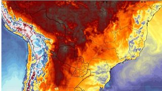 В Южна Америка е толкова топло, че тръгнаха на плаж посред зима