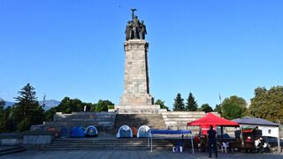 Москва ще търси сметка на повредилите Паметника на съветската армия в София