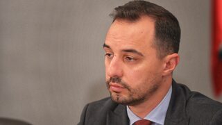 Шеф <span class="highlight">на</span> държавна компания харчел по 20 хил. лв. представителни <span class="highlight">на</span> месец, вместо <span class="highlight">на</span> година