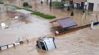 Бедствено положение в Царево заради проливен дъжд, затворен е основен път на юг