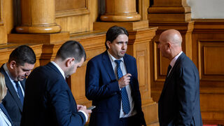 Парламентарна комисия прие <span class="highlight">на</span> второ четене отпадането <span class="highlight">на</span> трудовите книжки