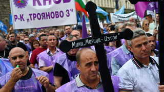 Блокадите продължават, синдикати и протестиращи не отидоха на срещата с енергийния министър