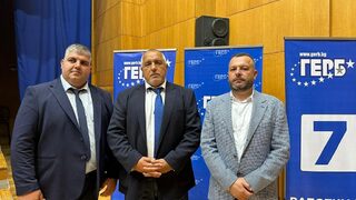 Борисов със закачка към Кирил Петков от Ловеч: Исках да си купя <span class="highlight">електромобил</span>, ама няма
