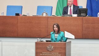 Опозиция и управляващи сблъскаха позиции
