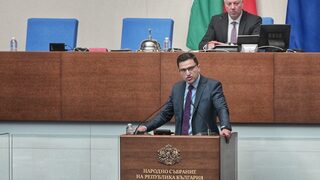 Управляващите обвиниха БСП, че я "тресе политическа шизофрения"