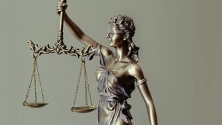 Българите, обвинени в шпионаж, се явиха пред съда по видео от затвора