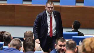 ДПС подкрепя искането на ГЕРБ за дерогацията за "Лукойл", Василев обяви, че ще има обсъждане